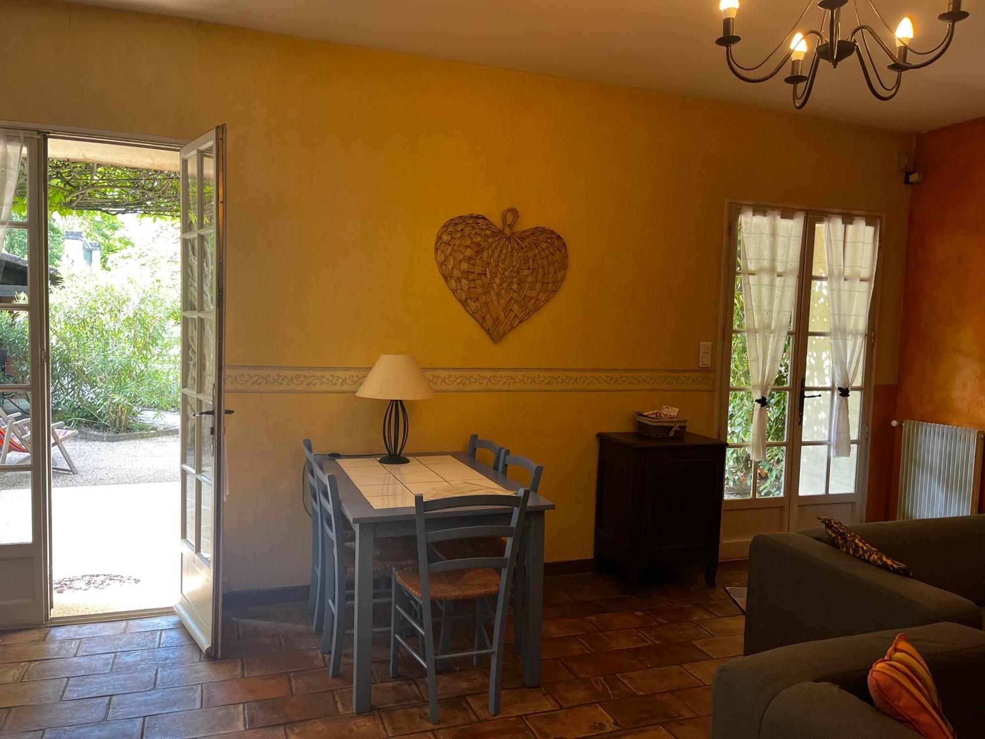 Le Mas De Trevouse Saint-Saturnin-les-Avignon Bagian luar foto