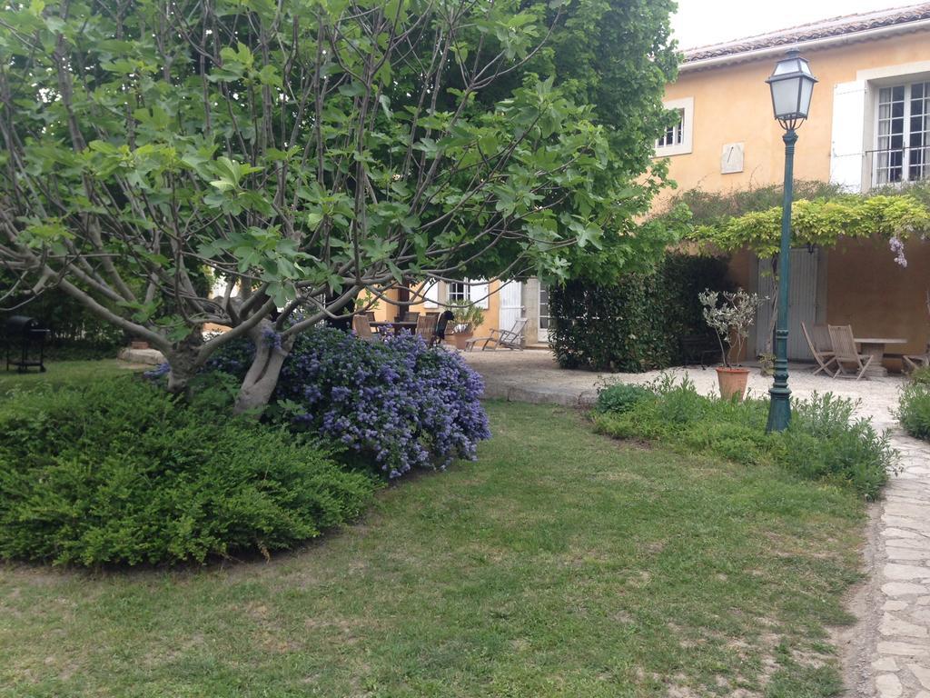 Le Mas De Trevouse Saint-Saturnin-les-Avignon Bagian luar foto
