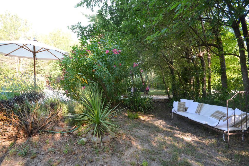 Le Mas De Trevouse Saint-Saturnin-les-Avignon Bagian luar foto