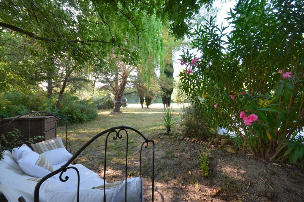 Le Mas De Trevouse Saint-Saturnin-les-Avignon Bagian luar foto