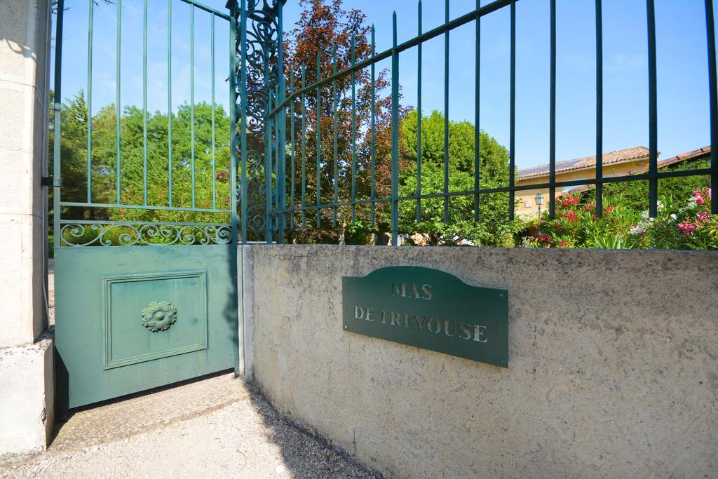 Le Mas De Trevouse Saint-Saturnin-les-Avignon Bagian luar foto