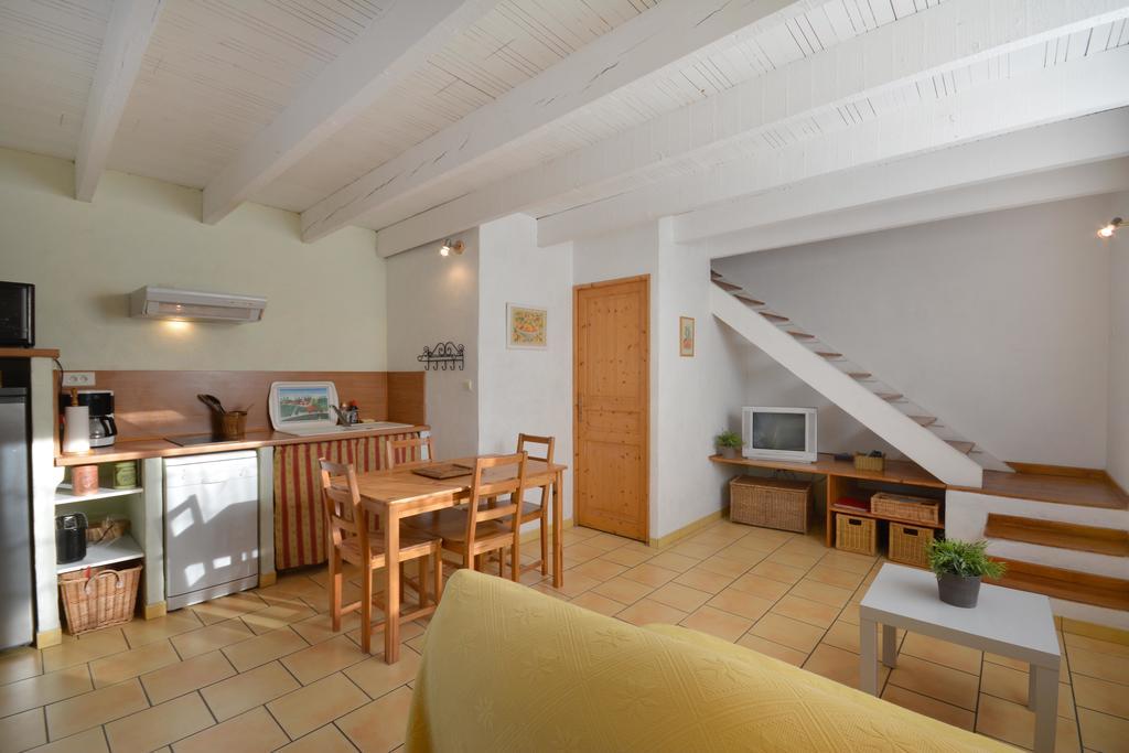 Le Mas De Trevouse Saint-Saturnin-les-Avignon Bagian luar foto