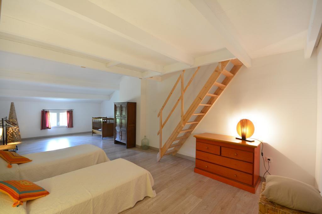 Le Mas De Trevouse Saint-Saturnin-les-Avignon Bagian luar foto