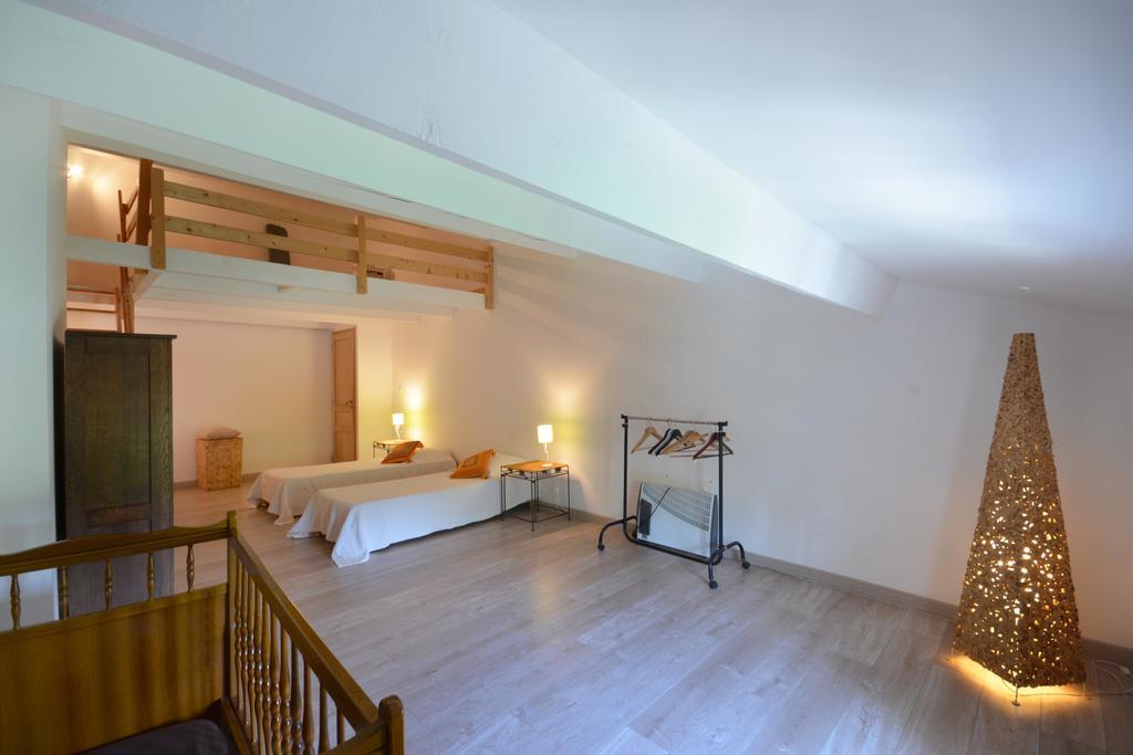 Le Mas De Trevouse Saint-Saturnin-les-Avignon Bagian luar foto