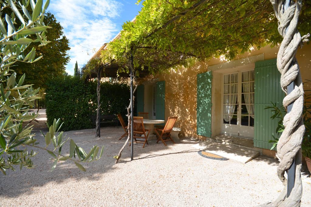 Le Mas De Trevouse Saint-Saturnin-les-Avignon Bagian luar foto