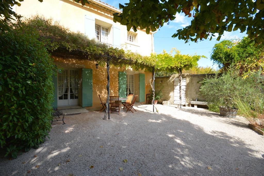 Le Mas De Trevouse Saint-Saturnin-les-Avignon Bagian luar foto