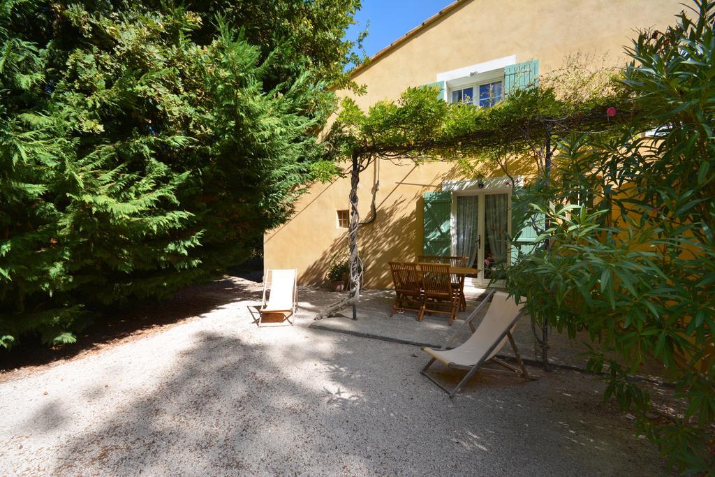 Le Mas De Trevouse Saint-Saturnin-les-Avignon Bagian luar foto