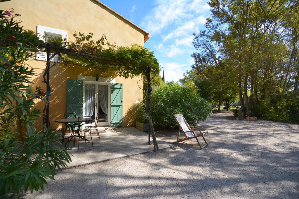 Le Mas De Trevouse Saint-Saturnin-les-Avignon Bagian luar foto